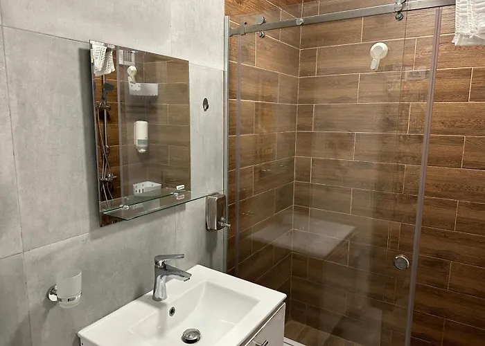 & Studiouri Calypso * إيفوري نورد