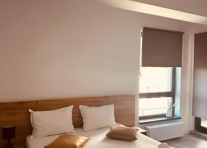 & Studiouri Calypso * إيفوري نورد